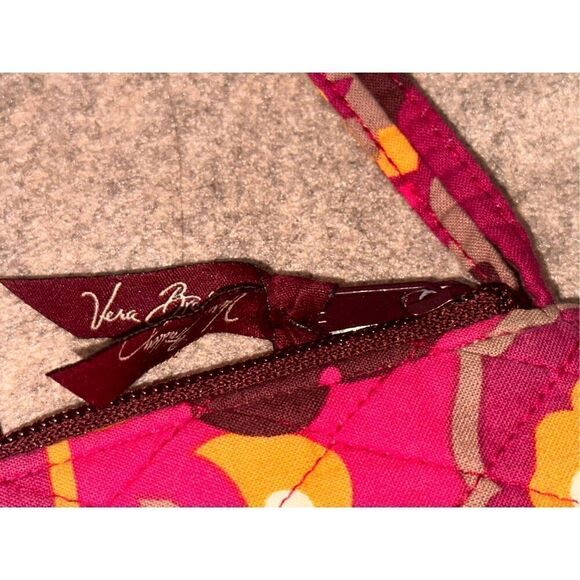 LARGE SPACIOUS VERA BRADLEY Retired Floral Pattern Women's Wallet with Wrist Str - Picture 5 of 7